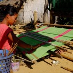 Nunsury, pani Chakma robi sukienki